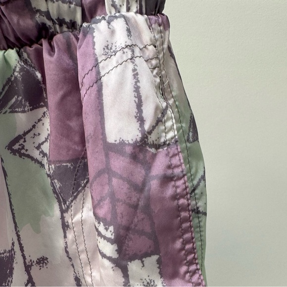 Reebok Athletic Shorts in Purple & Green Pattern, Size M - Picture 5 of 6